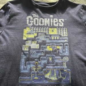 💰BOGO, 1 EQUAL OR LESSER PRICE💰 Gap Kids The Goonies Graphic T, Navy Uniform
